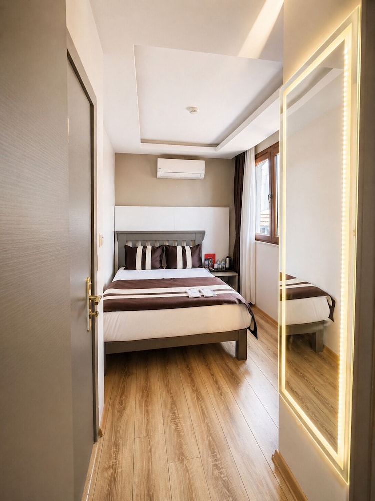 The Peraport Hotel 14/48