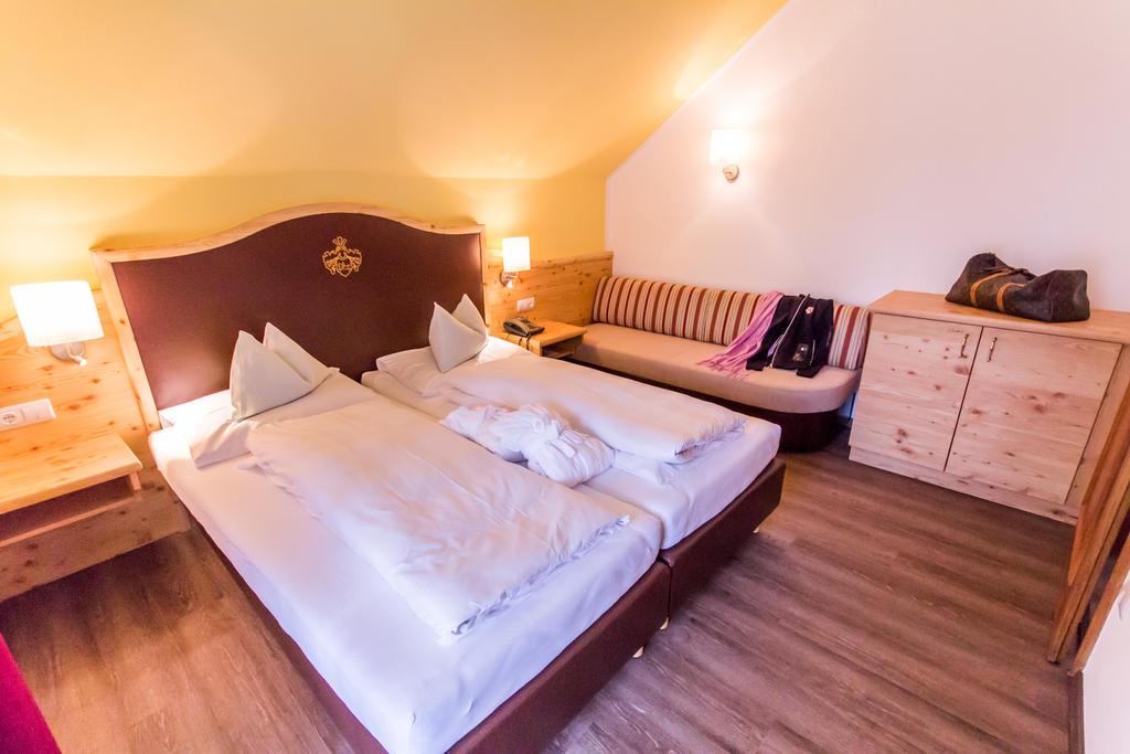 HOTEL TRATTLERHOF 12/27