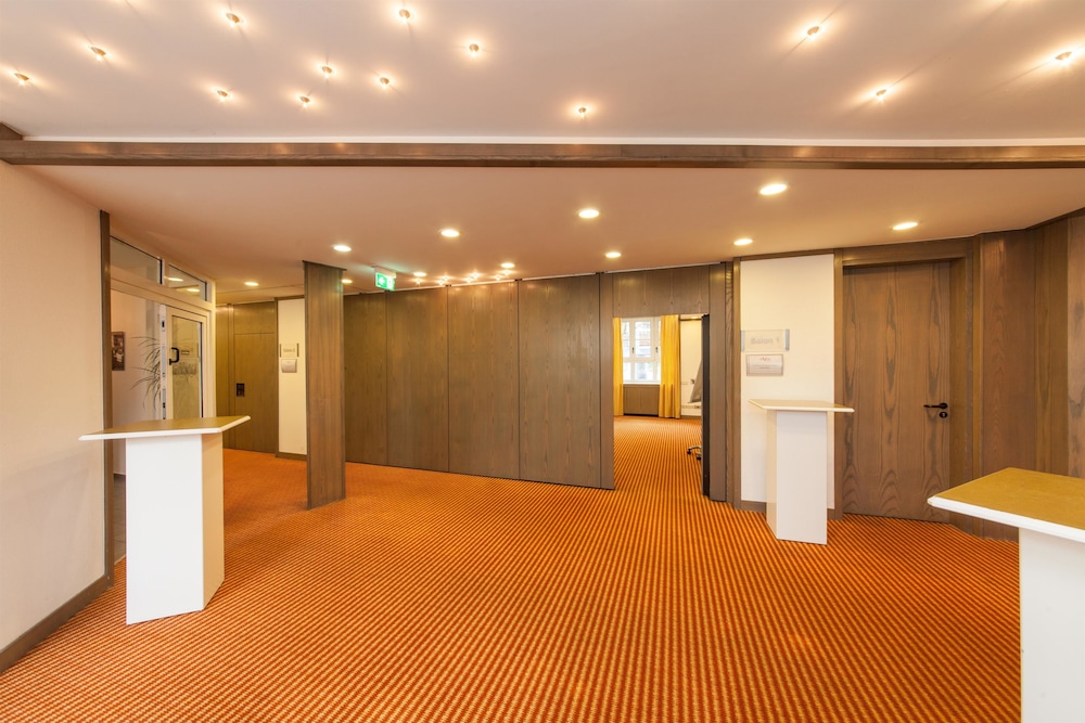 Hotel Offenbacher Hof 4/50