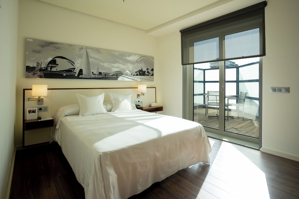 SUPERIOR, DOUBLE OR TWIN BED, TERRACE