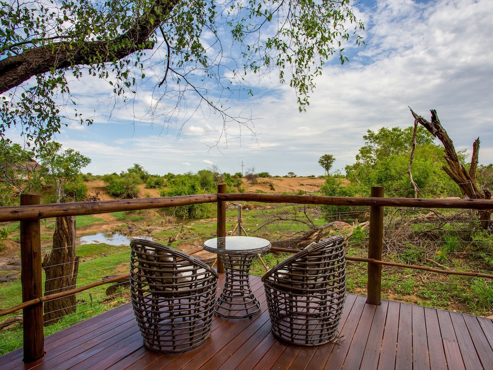 MADIKWE RIVER LODGE 21/42