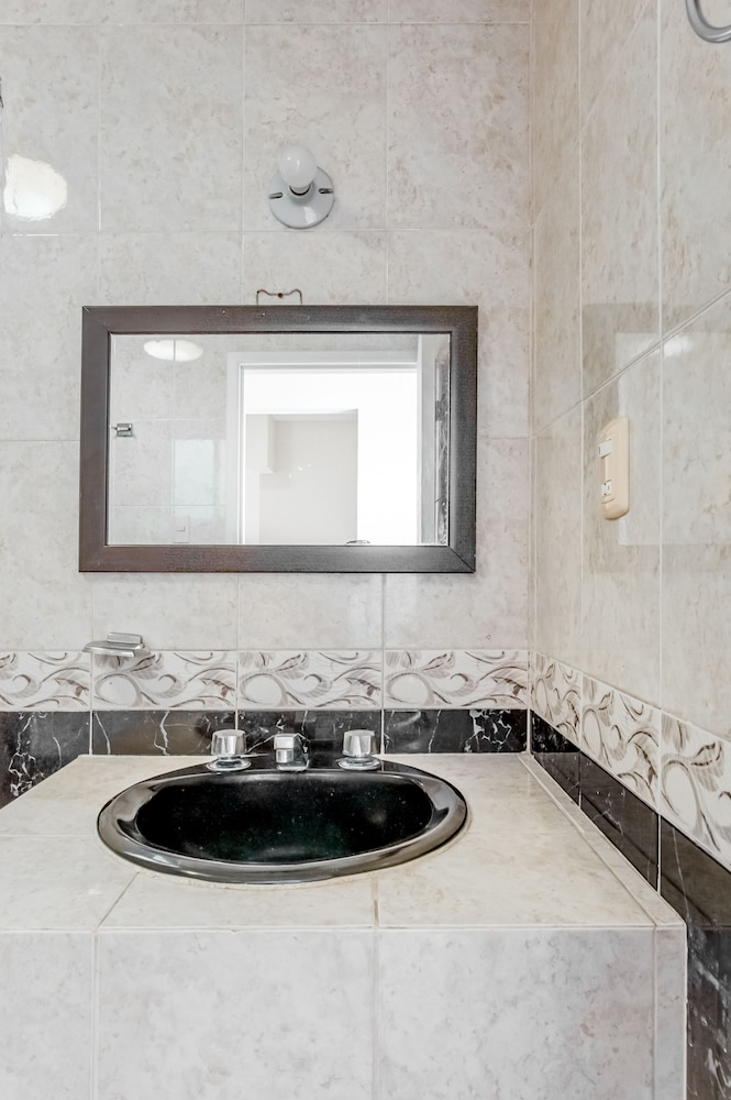 Boca Inn Hotel &amp; Suites 66/66