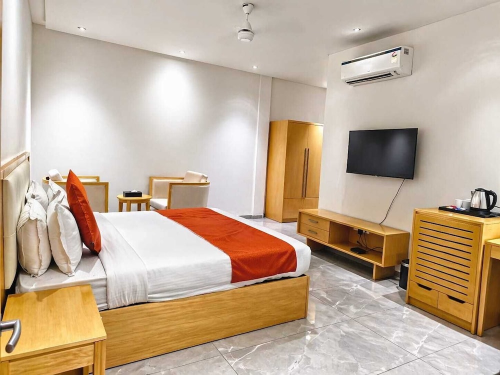 DELUXE, DOUBLE BED