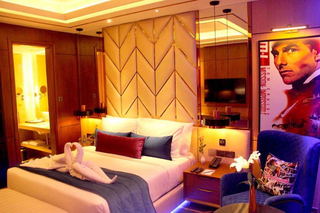 CLUB, EXECUTIVE, KING BED