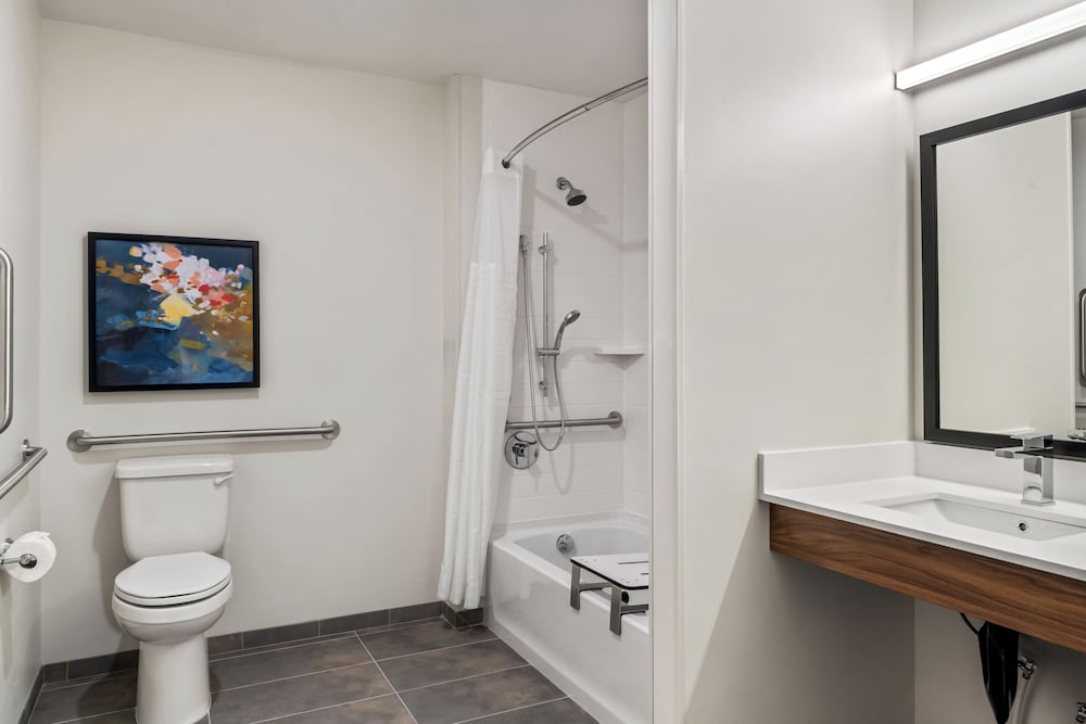 Everhome Suites Rochester Greece 50/50