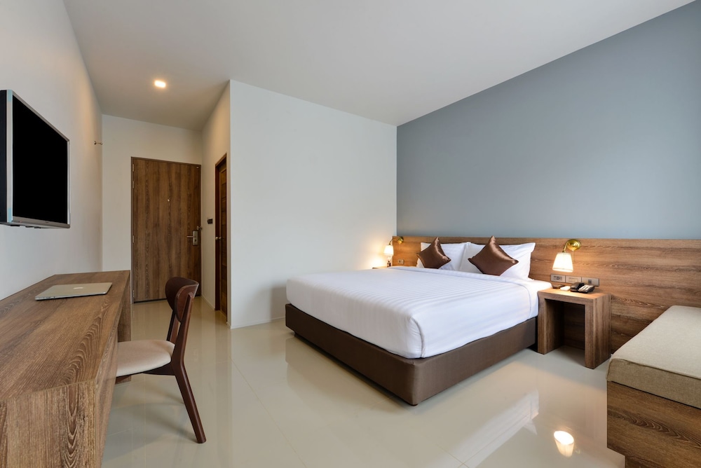 SUPERIOR, KING BED