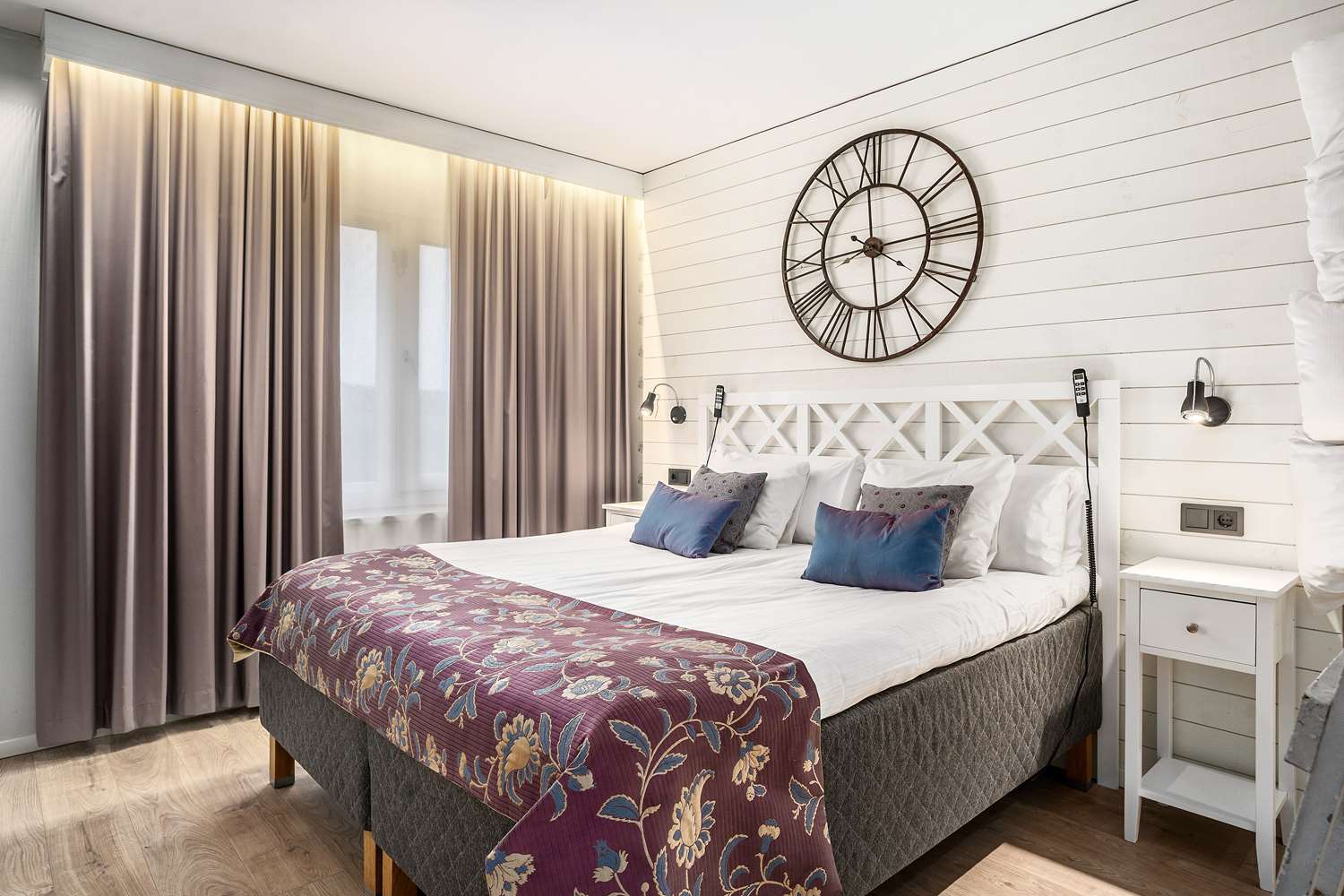 Suite, King Bed, Sofa