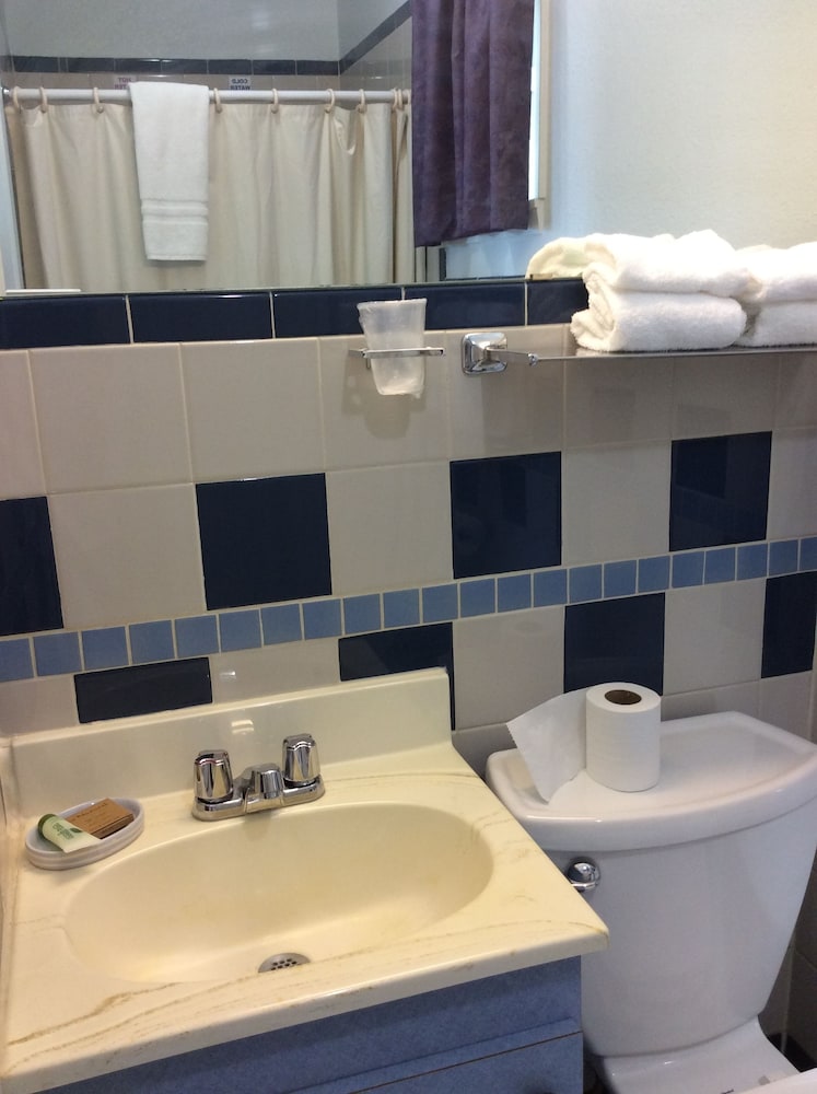 Regency Inn Comanche 14/36