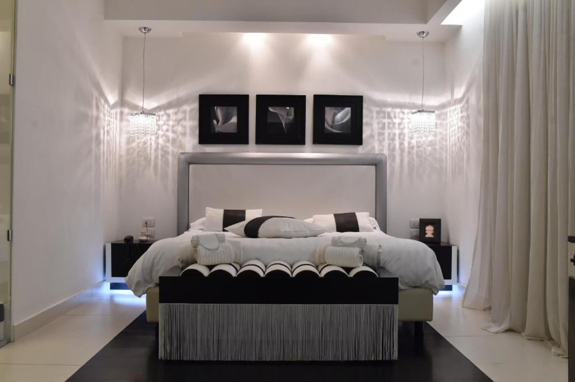 ROYAL, STUDIO, SUITE