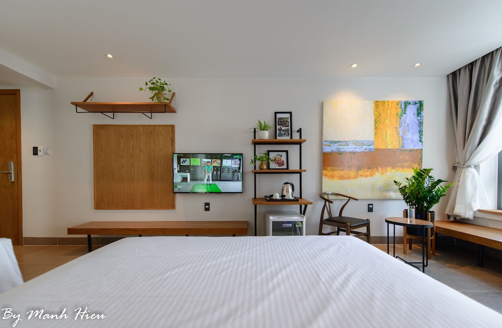Deluxe, 1 Double and 1 Single Bed