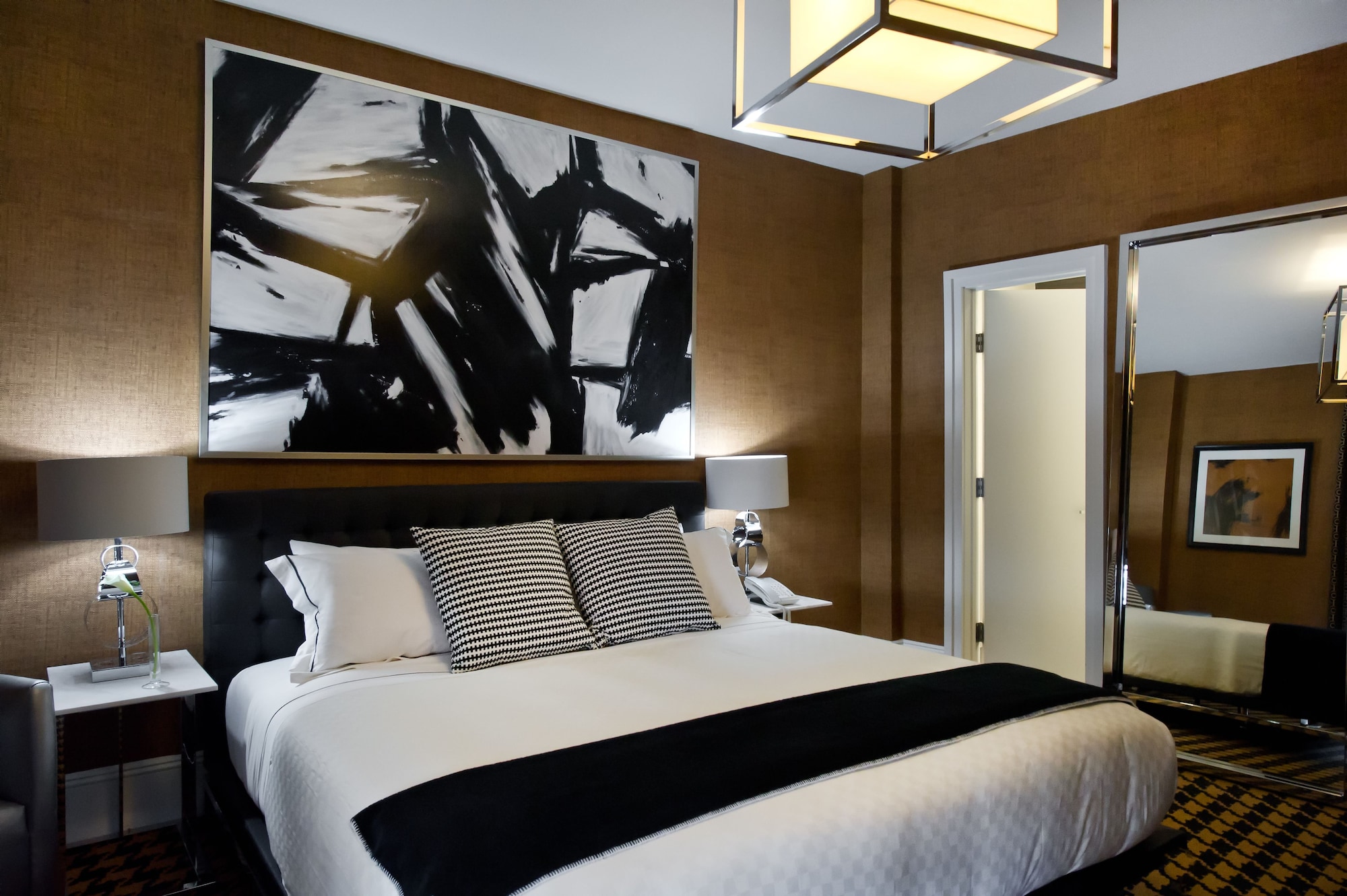 DELUXE, KING BED, ACCESSIBLE