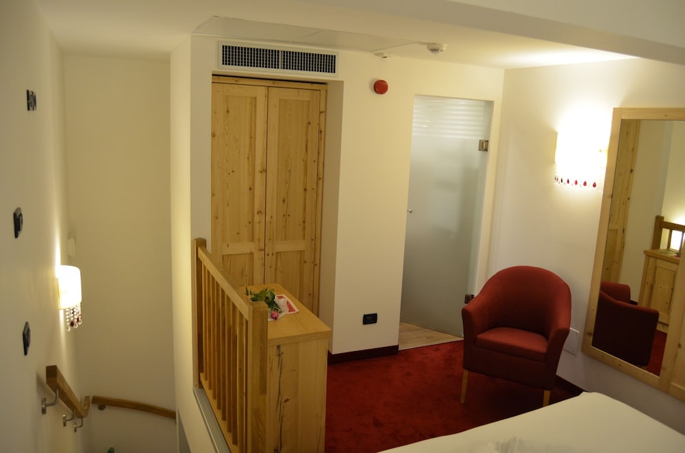 HOTEL LADINA 44/56