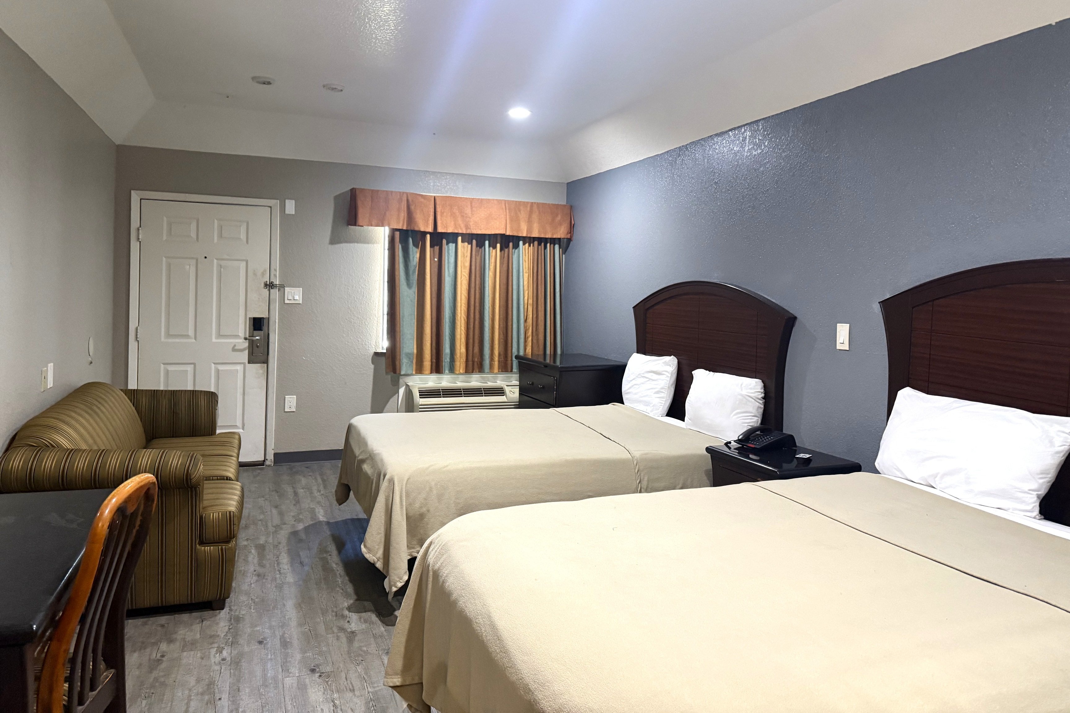 Hotel O Regency Suites Houston - IAH Beltway 8 17/37