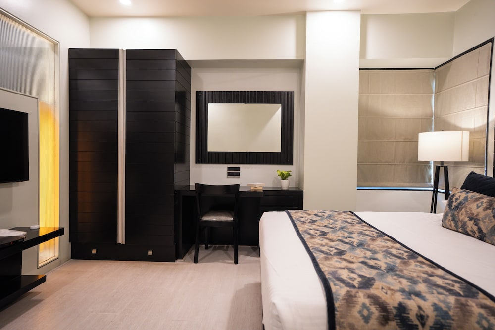 AR Suites Fontana Bay 39/39