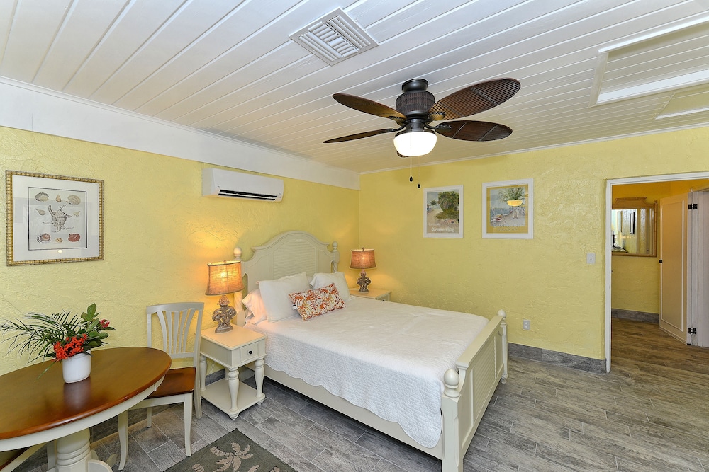 GRAND, STUDIO, QUEEN BED