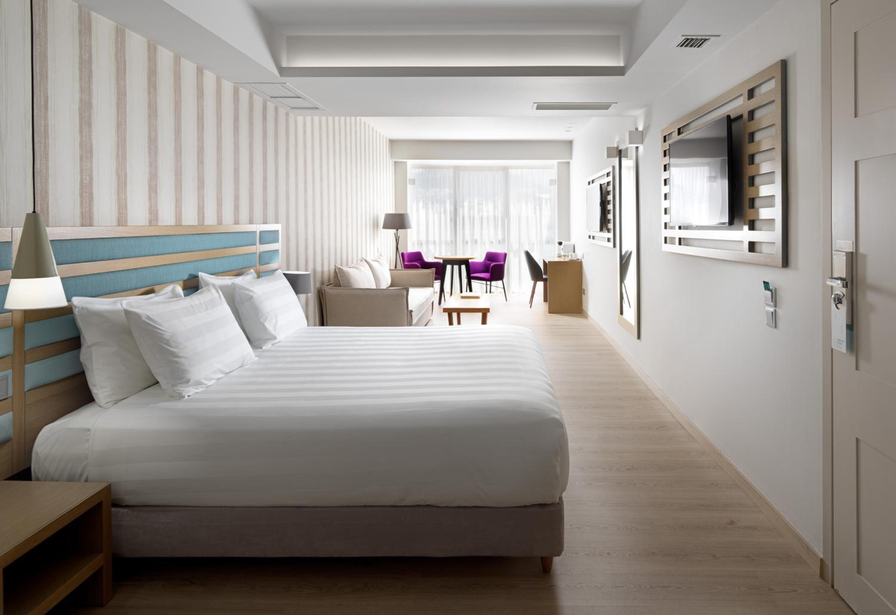 Tiare Legacy, Suite, King Bed, Sofa