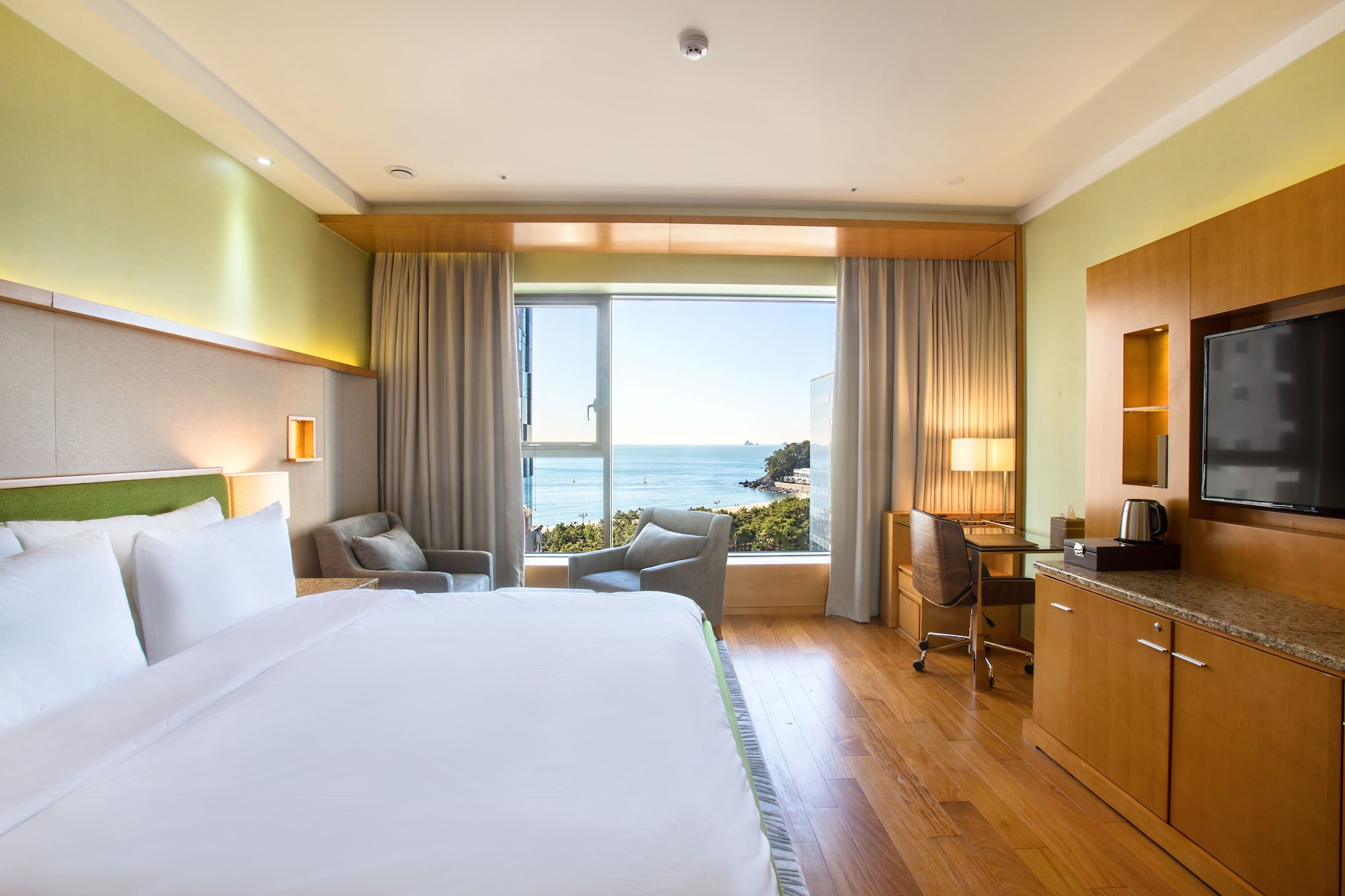 OCEAN VIEW DELUXE KING