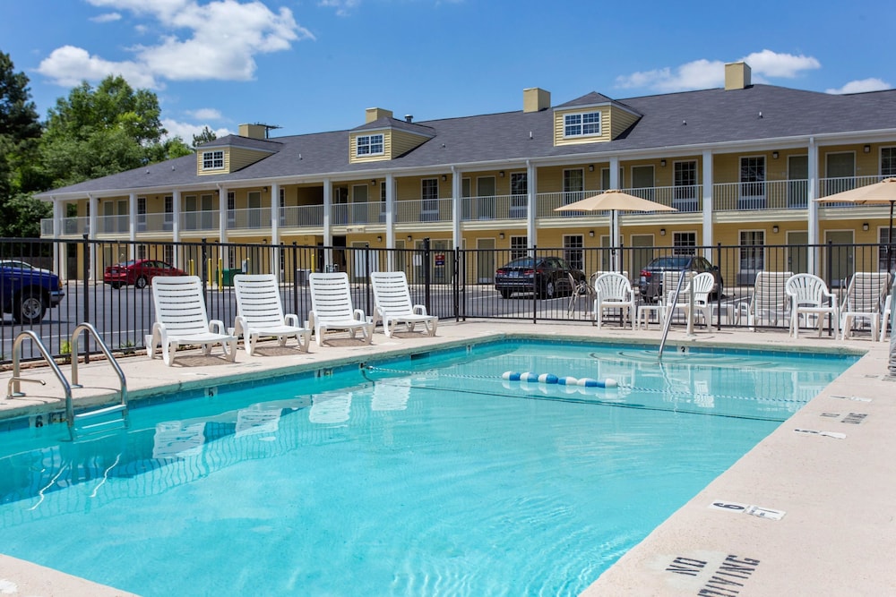 Quality Inn Laurinburg, NC 2/44