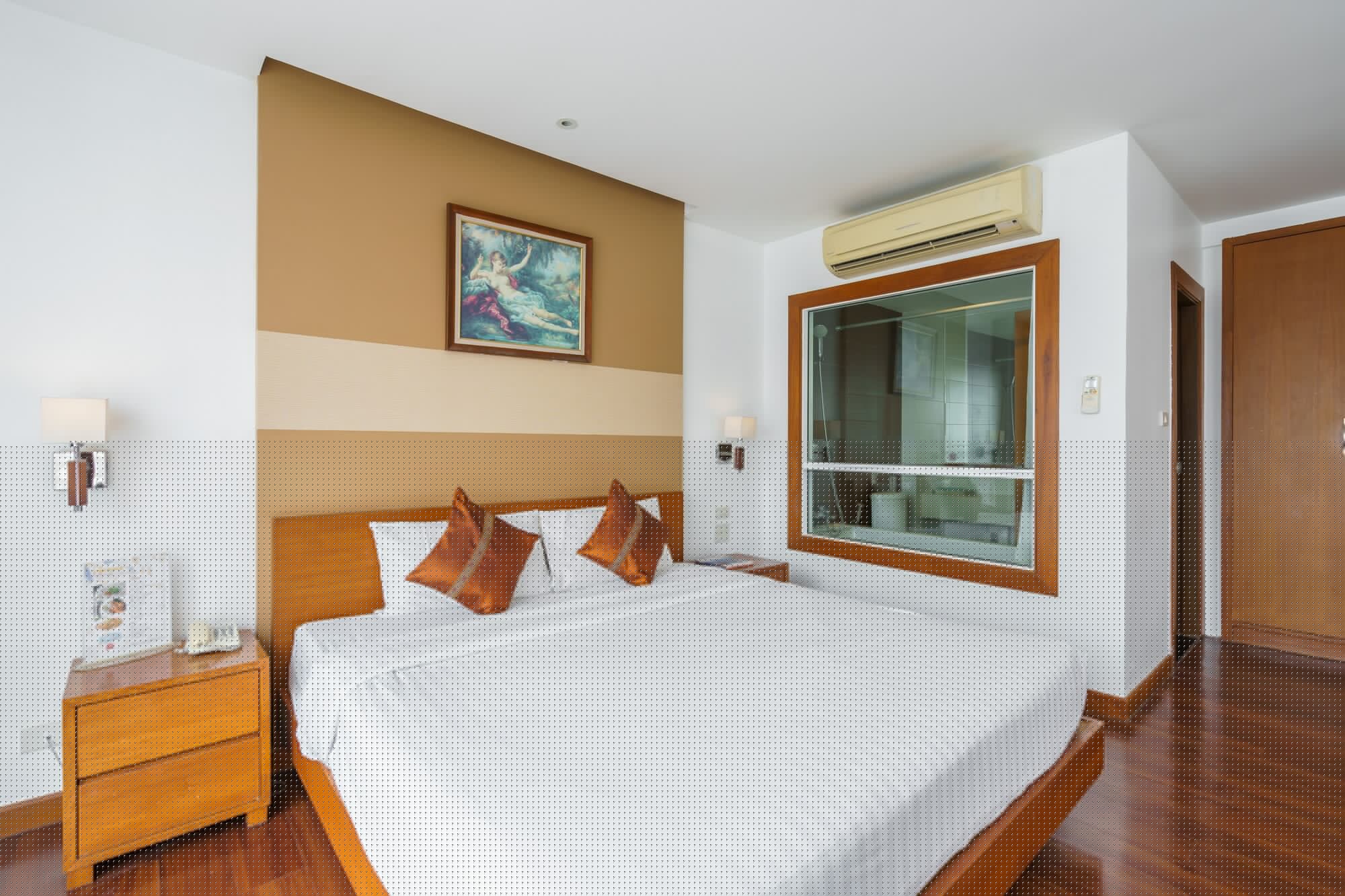 EXECUTIVE, SUITE