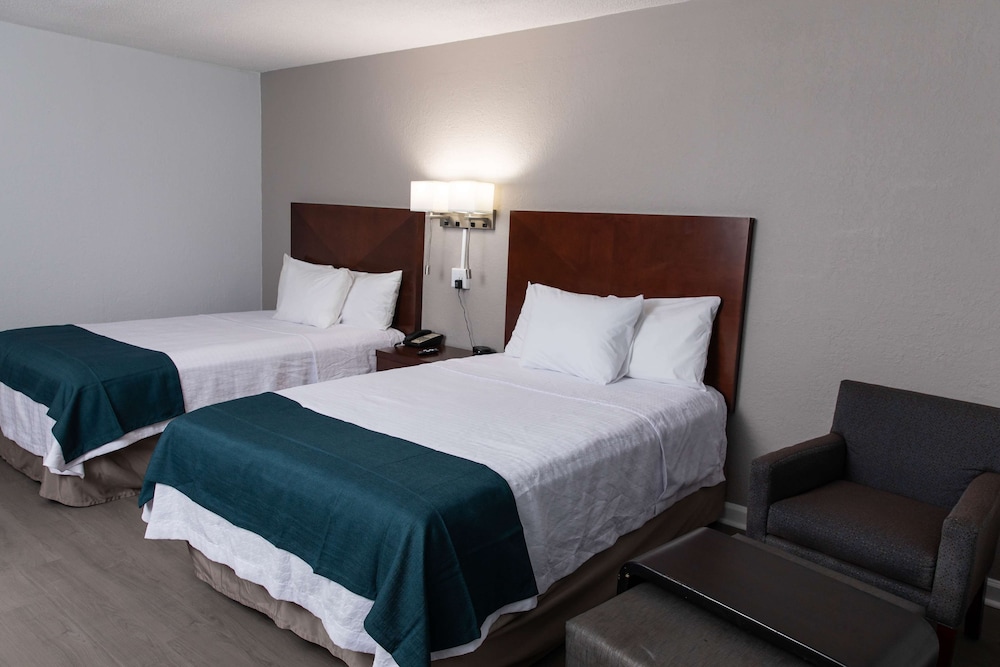 STANDARD, 2 DOUBLE BEDS, ACCESSIBLE