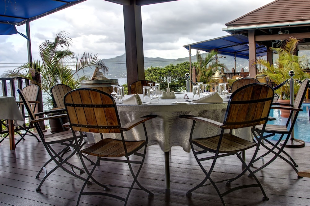 Treasure Cove Hotel 46/58
