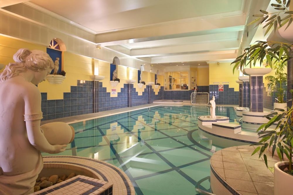 Castle Hotel Macroom 26/28