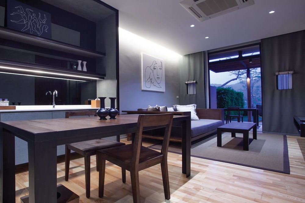 Atta Lakeside Resort Suite 74/81