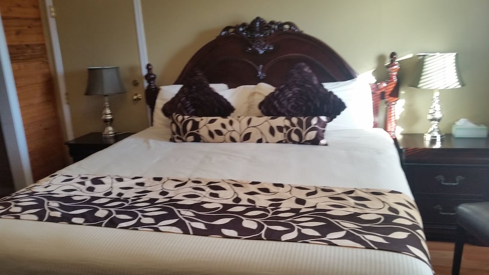 Parkway Motel & European Lodges 19/64