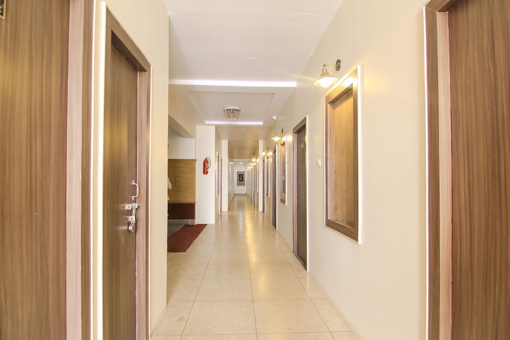Hotel R B International 写真2