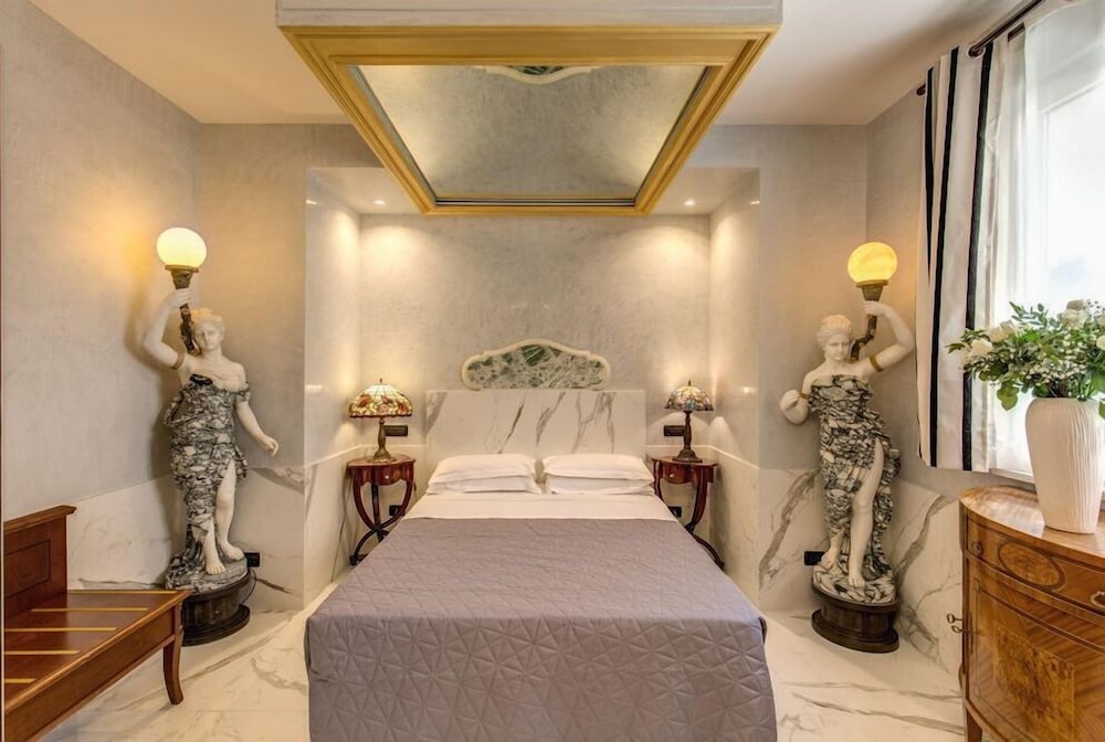 Aurelius Art Gallery Hotel 10/54