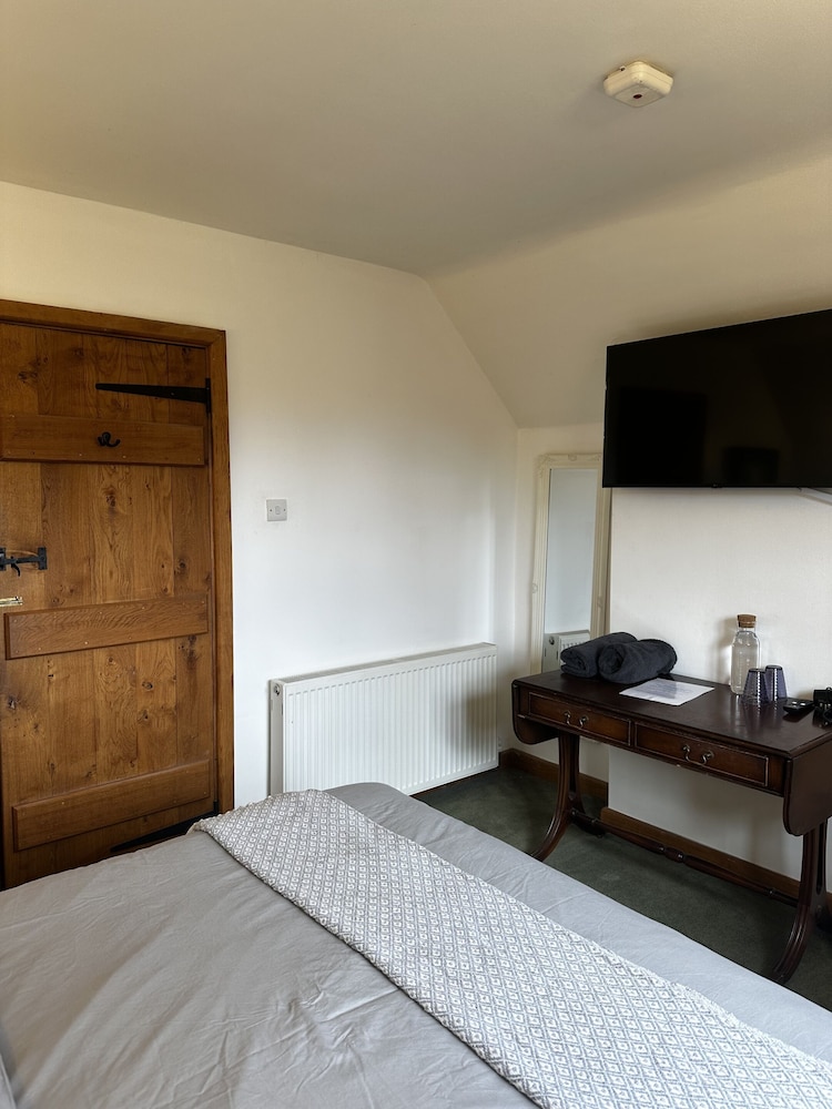 Dunsfold B&amp;B 13/44
