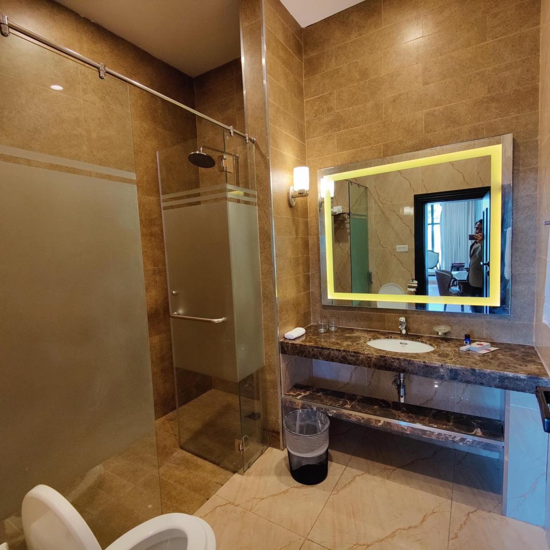 RT Grace Royal Taj Hotel Sukkur 57/58