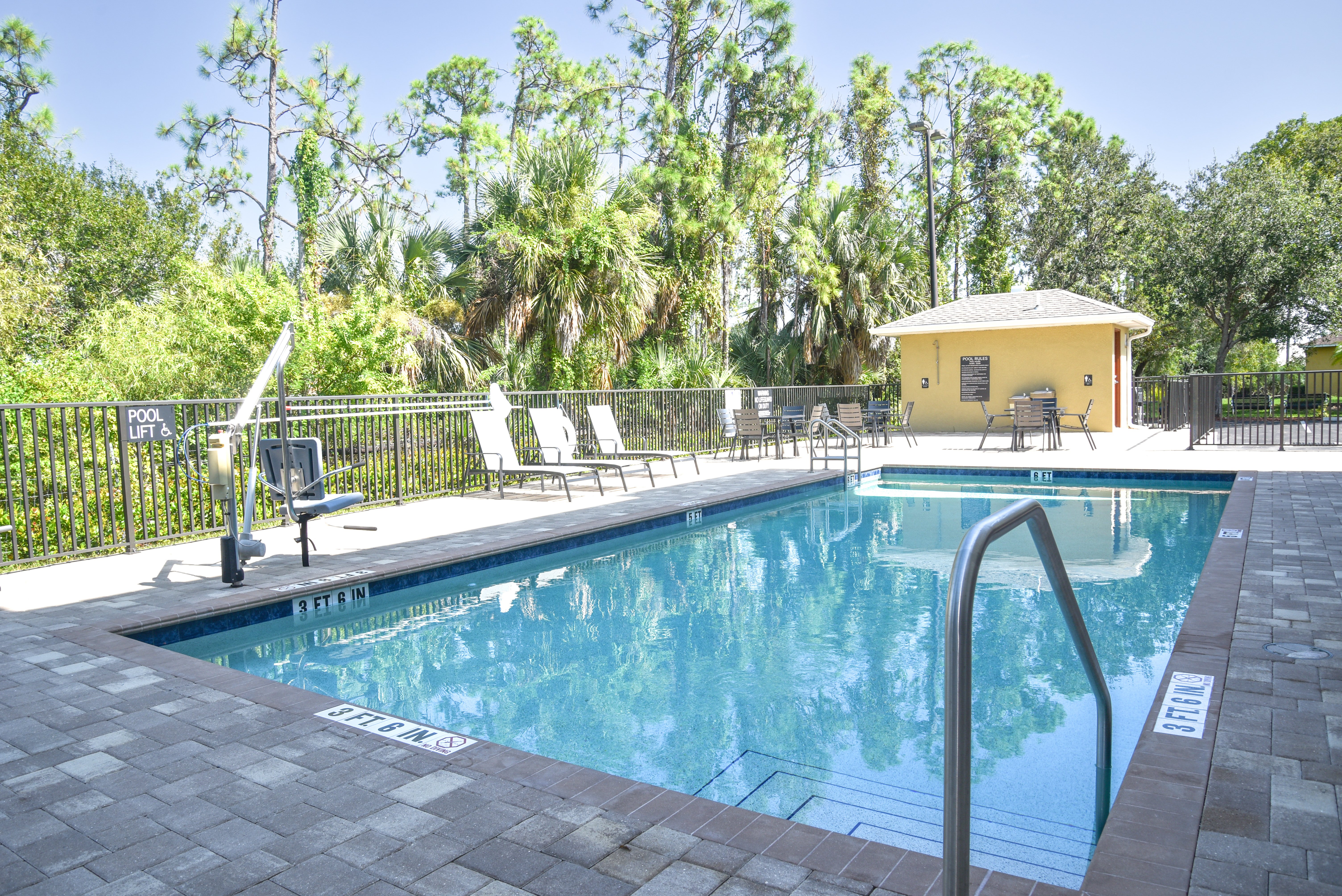 Candlewood Suites Ft Myers I 75 40/40