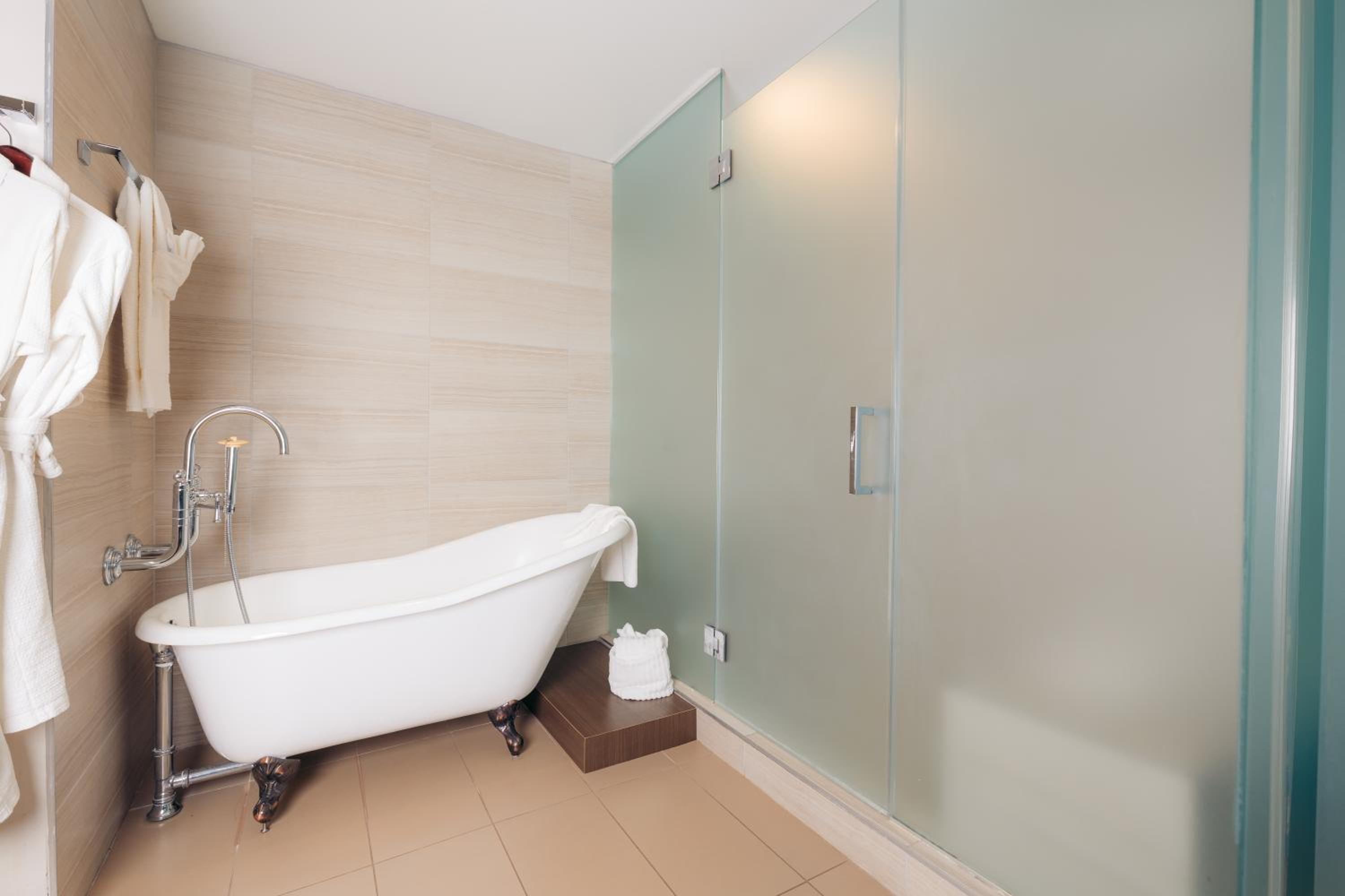 جناح بسريرين كوين بحوض استحمام، The Cove Hotel, Ascend Hotel Collection 9/10