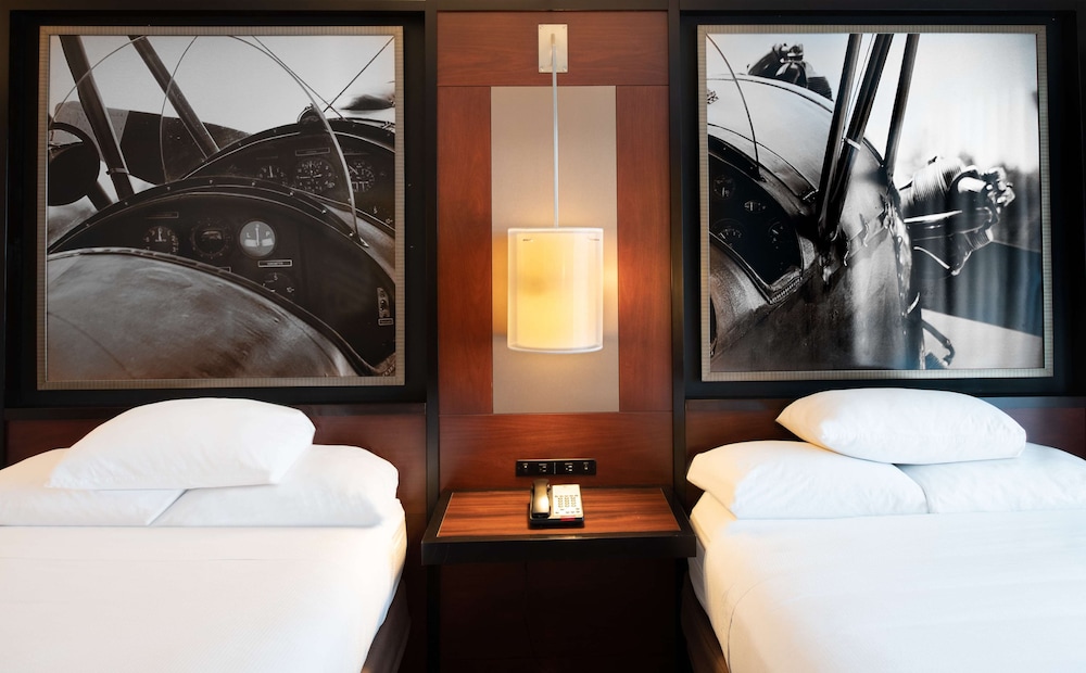 DOUBLETREE BY HILTON HOTEL AND SUITES CHARLESTON AIRPORT 49/60