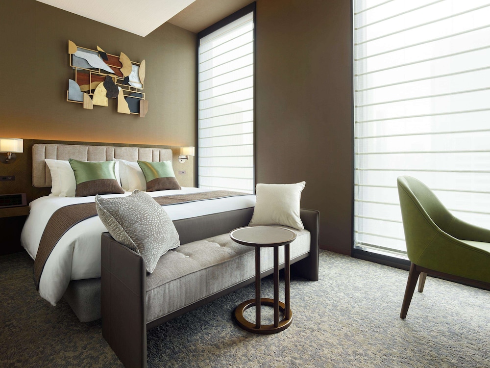 SUPERIOR, QUEEN BED