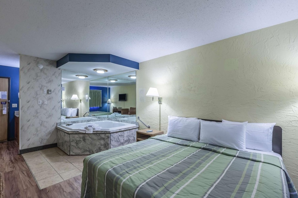 Motel6 Oak Creek, WI 19/53