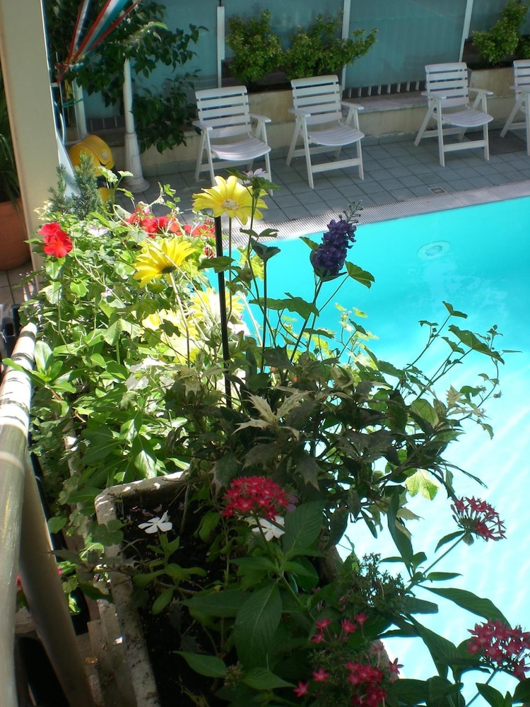 Hotel Arno Rimini 38/44