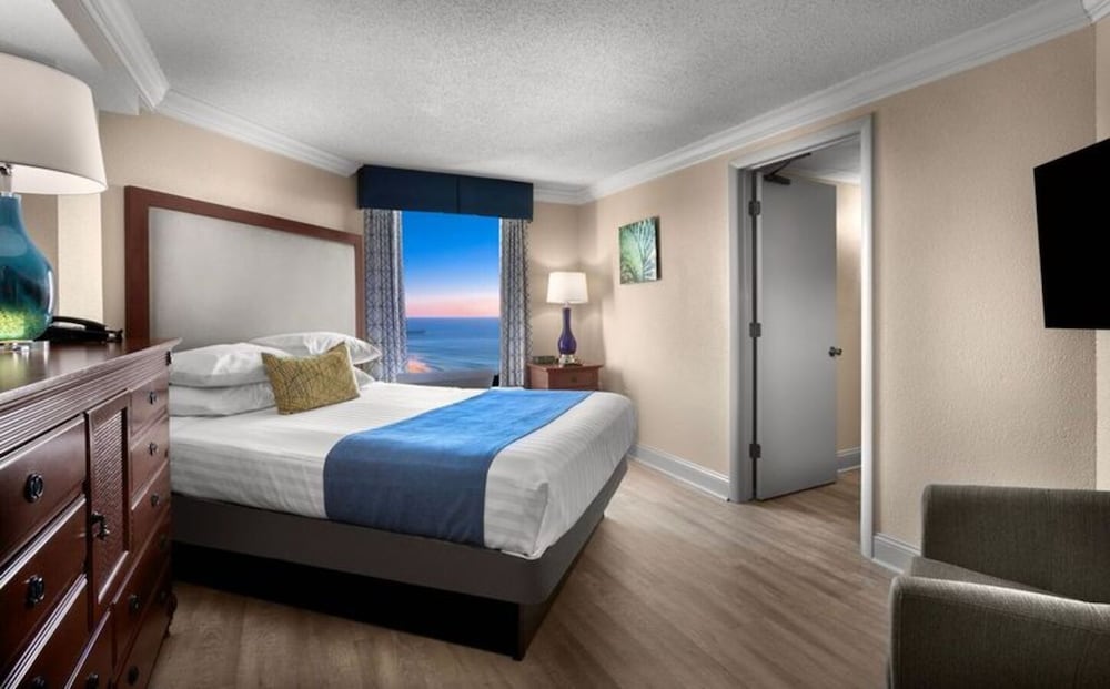 TOWER, SUITE, QUEEN BED, OCEAN FRONT