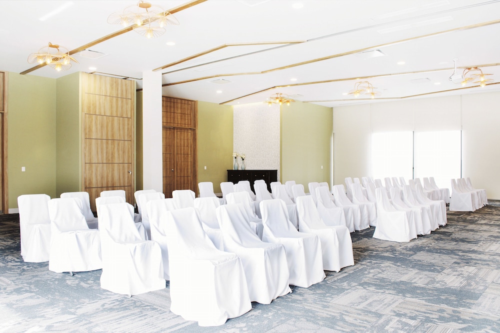 Aurea Hotel And Suites 36/50