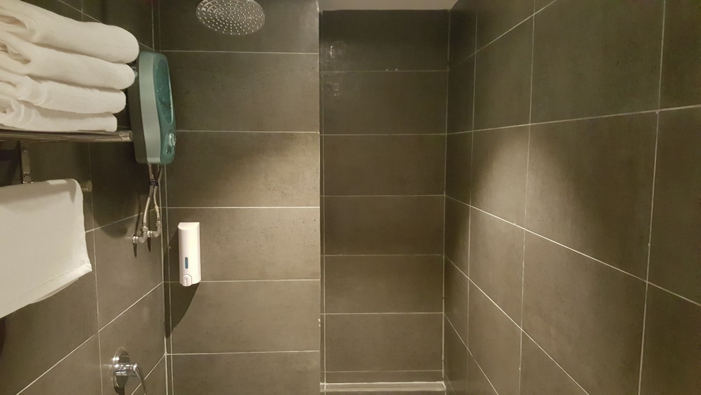 9 Square Hotel - Sri Kembangan 36/38