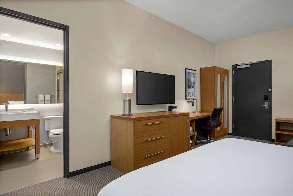 Hyatt Place Iowa City Downtown 23/44