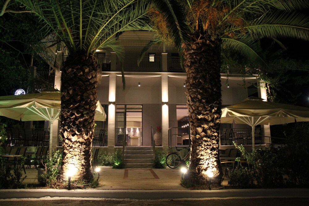 Achilles Hotel 44/51