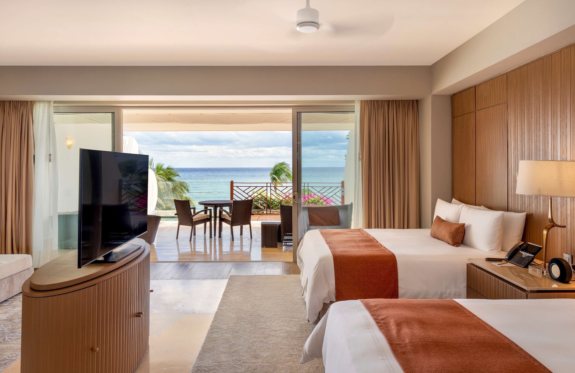 Grand, Pool, Suite, King Bed, Ocean Front