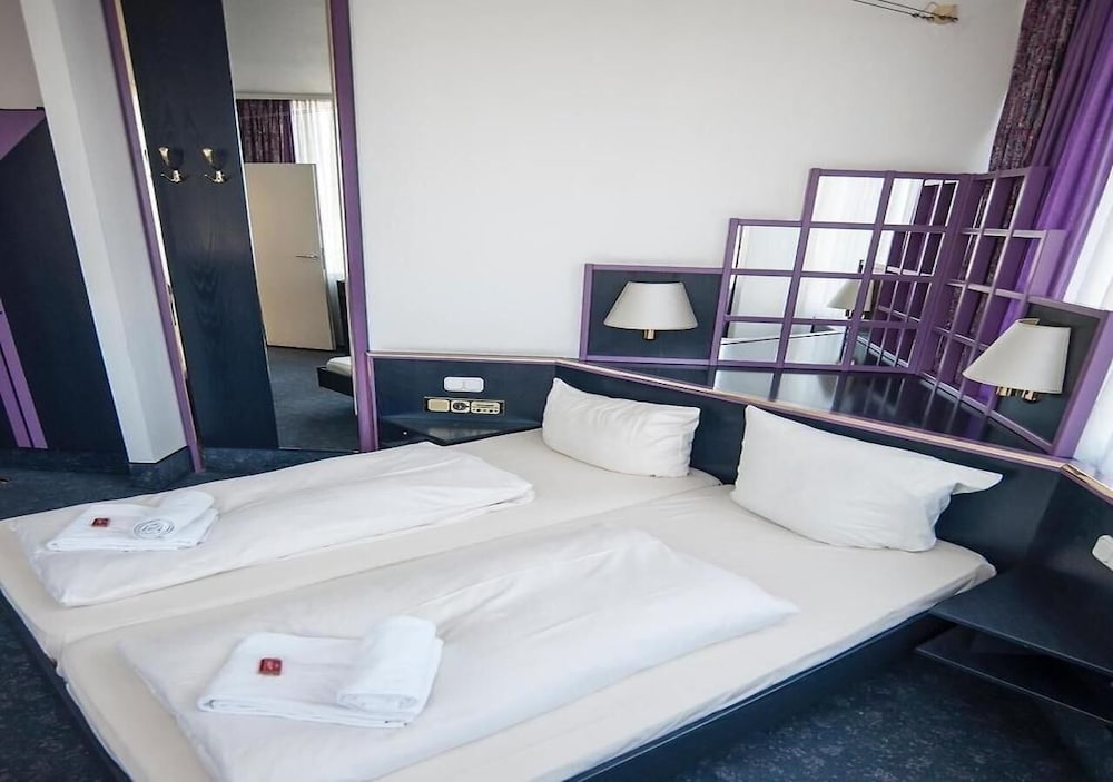 Hotel Mirage Neuss 12/78