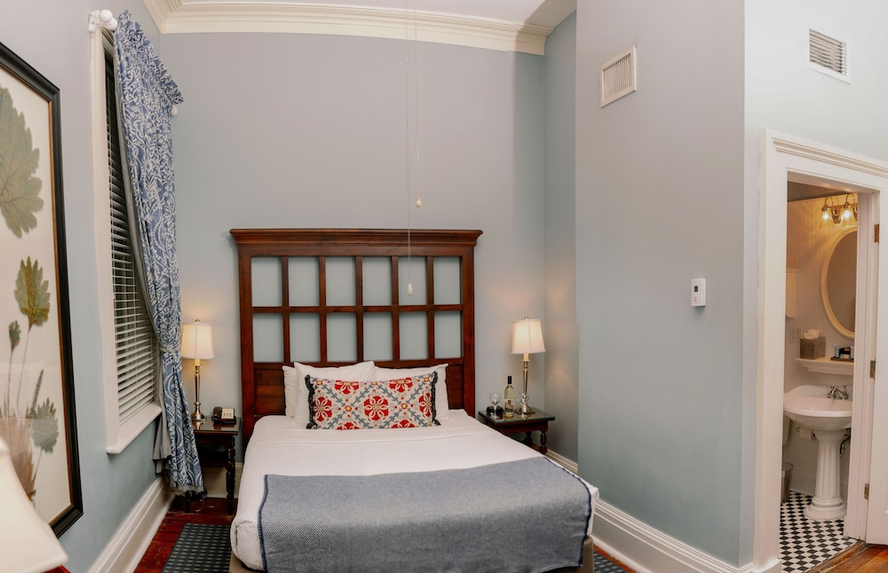غرفة كلاسيكية بسرير كوين، The Marshall House 4/8