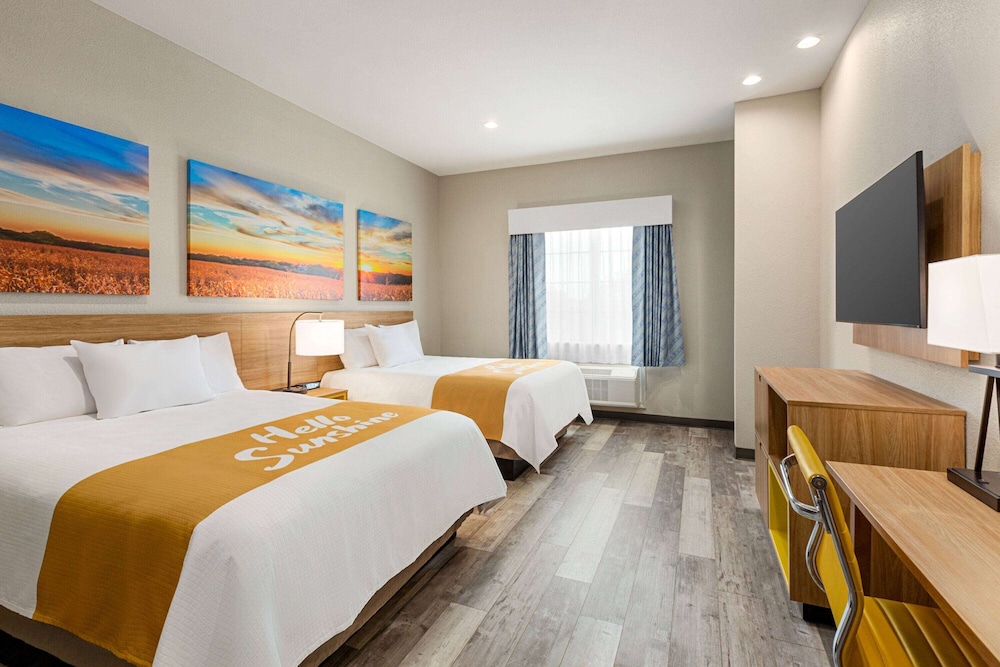 Days Inn & Suites by Wyndham Greater Tomball 30/61
