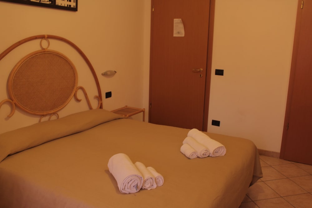 Room, Double or Twin Bed, Hill View