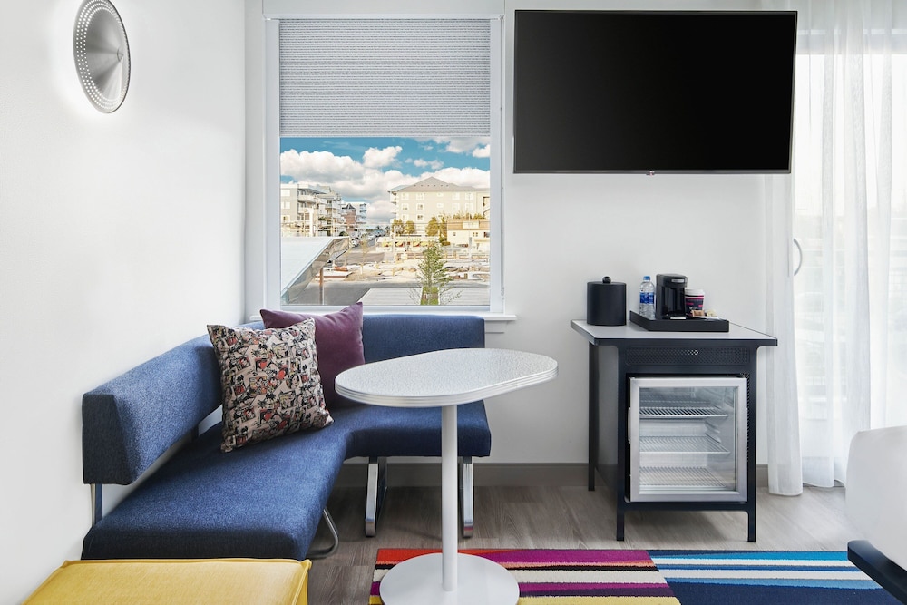 Aloft Ocean City 37/69