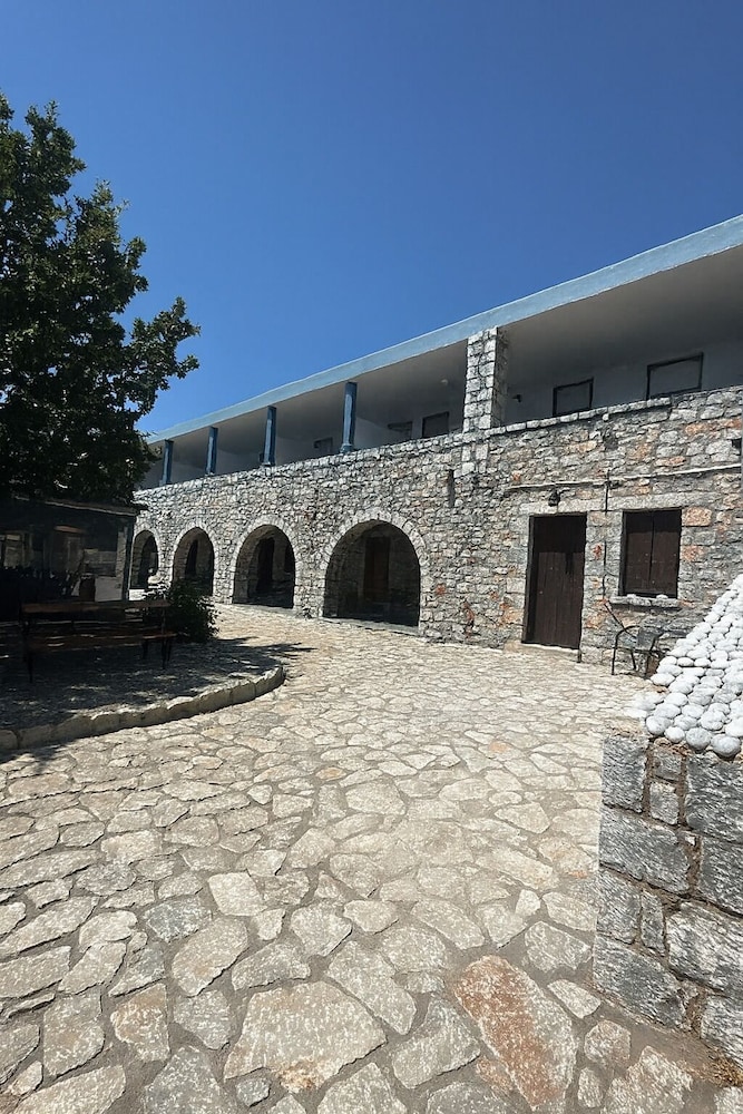 Lalloudes Seaside Accommodation 2/50